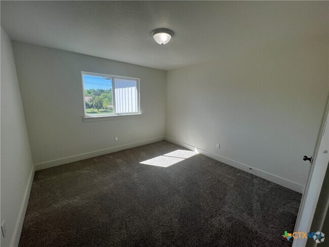 Building Photo - 1826 Royal Loop Rental