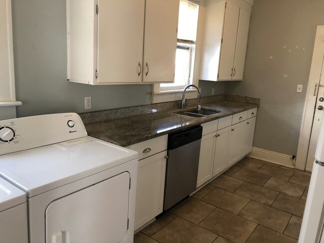 516 E 48th St Unit Upper
