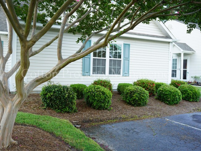 2BR/2BA- Townhome in Wilmington near Monkey Junction - $1,500/month Pet friendly*