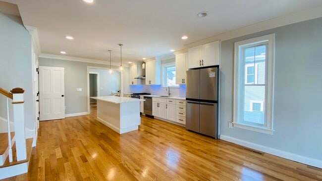 Photo - 211 West St