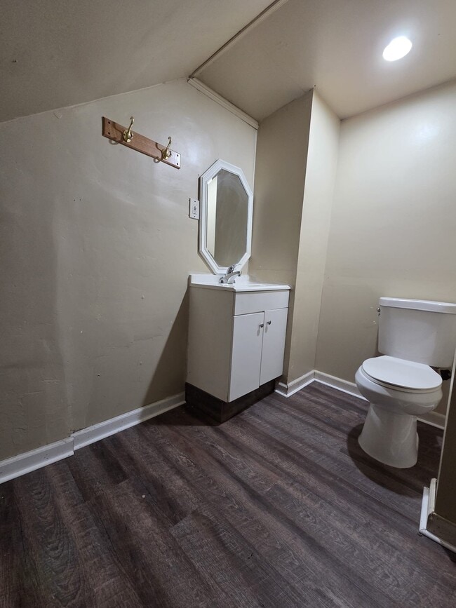 Photo - 13835 Barclay St