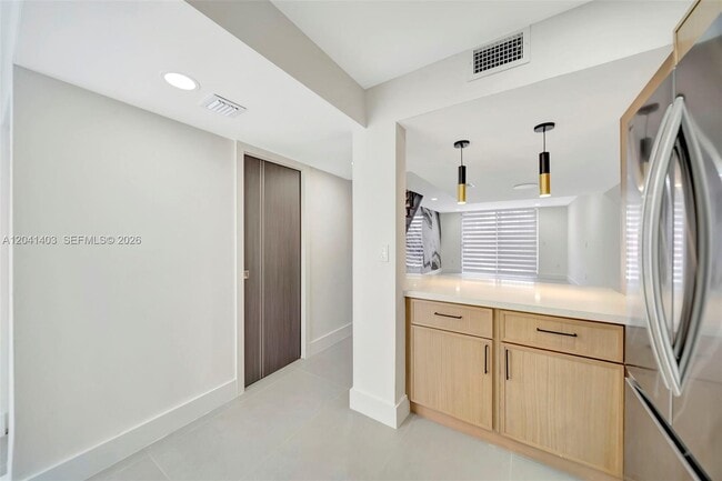 Photo - 1083 W 38th St