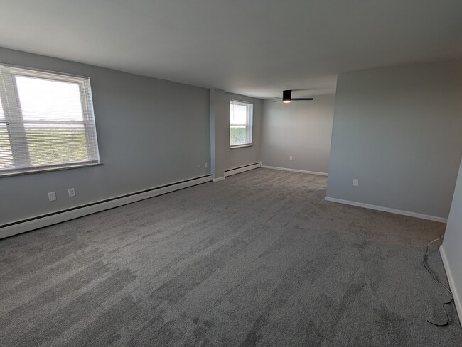 2-Bed, 1-Bath - Living Room - Glen Park Apartments