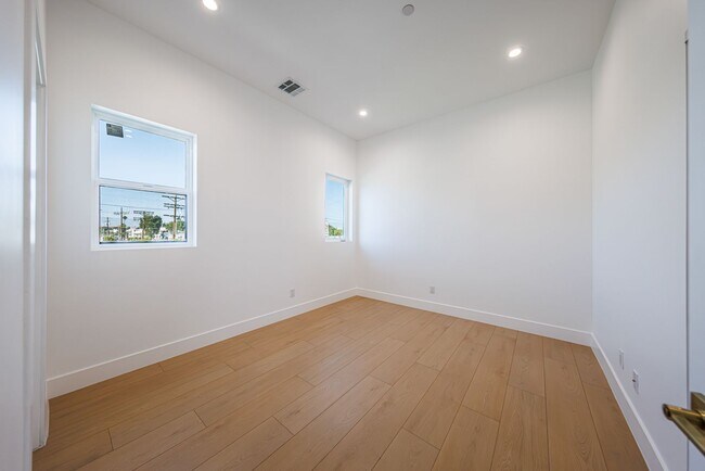 5931 Woodman Ave Unidad 5931