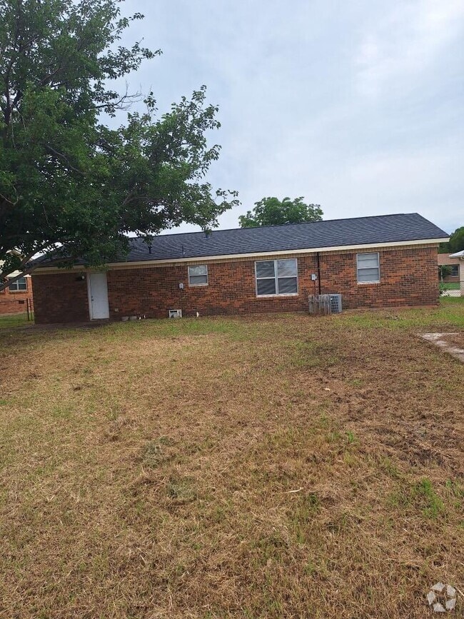 Building Photo - 4006 Hooper Dr Rental