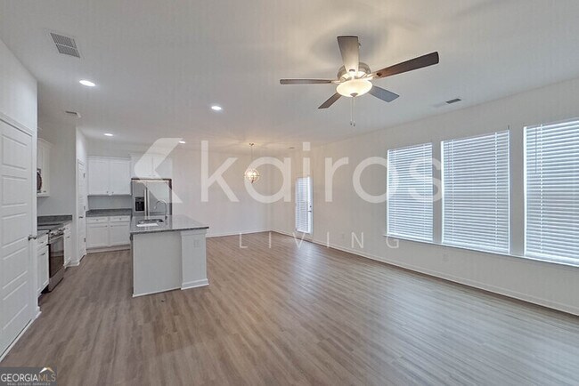 Photo - 103 English Oak Ln