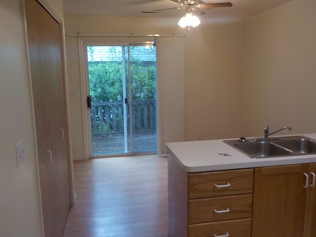 Photo - 325 E 1225 N