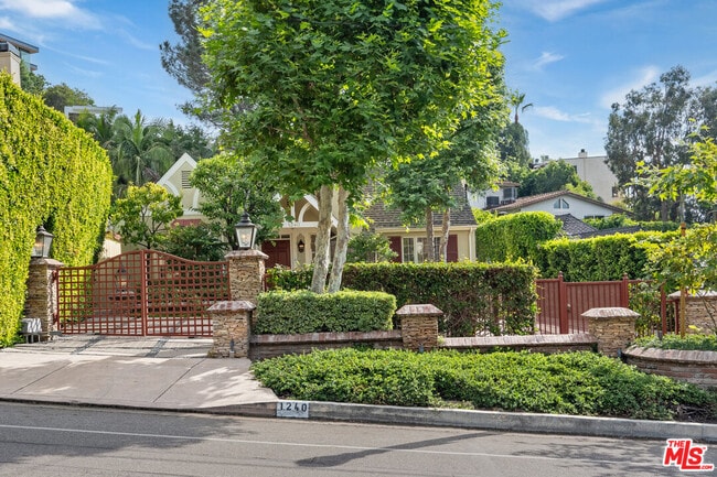 Photo - 1240 N Doheny Dr