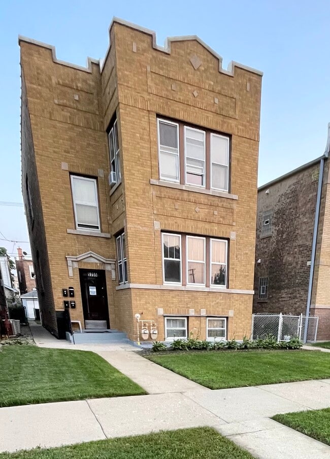 Building Photo - 5255 W Henderson St Unit 1 Rental