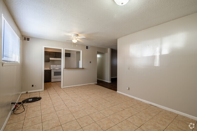 3BR, 2BA - 1178SF - Comedor