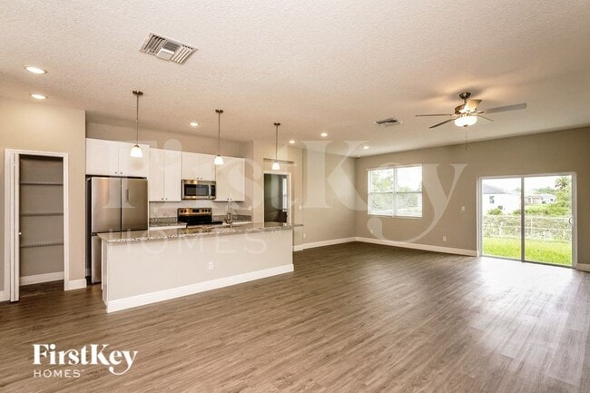 Photo - 3120 Halsey Ave SE