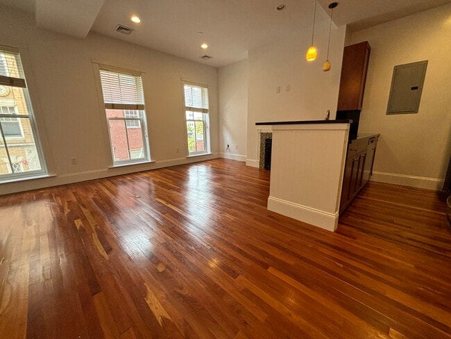 Photo - 18 Temple St Unit 2