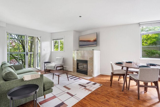 Building Photo - 1126 W 11th Ave