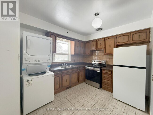 Photo - 214 Dixon Rd