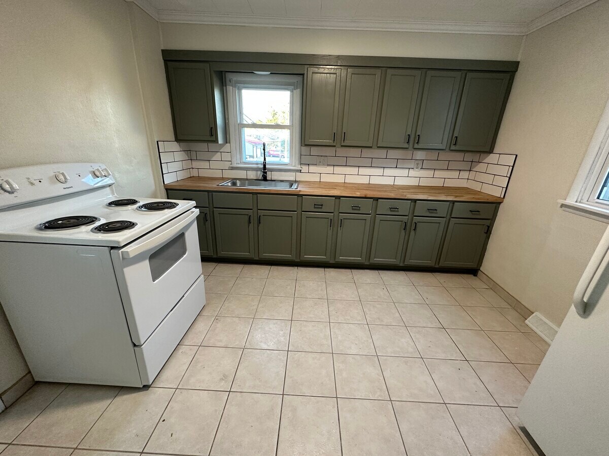 Photo - 217 S Gardner St House