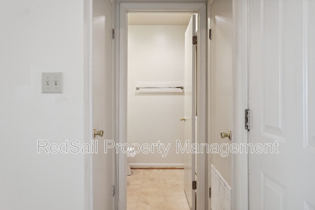 Photo - 3823 Staffordshire Ln