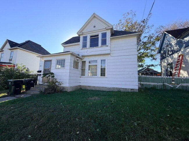 Photo - 1414 W 14th St Unit Upstairs