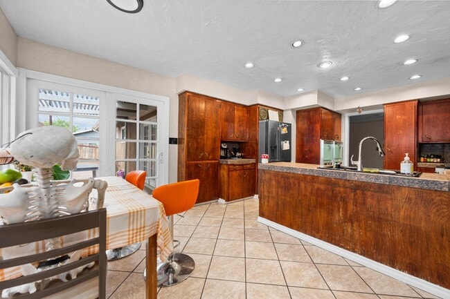 Photo - Spacious bedrooms!