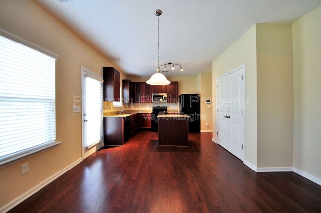 Photo - 1464 Wilford Dr NE