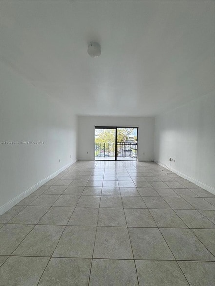 Building Photo - 10431 N Kendall Dr Unit D312