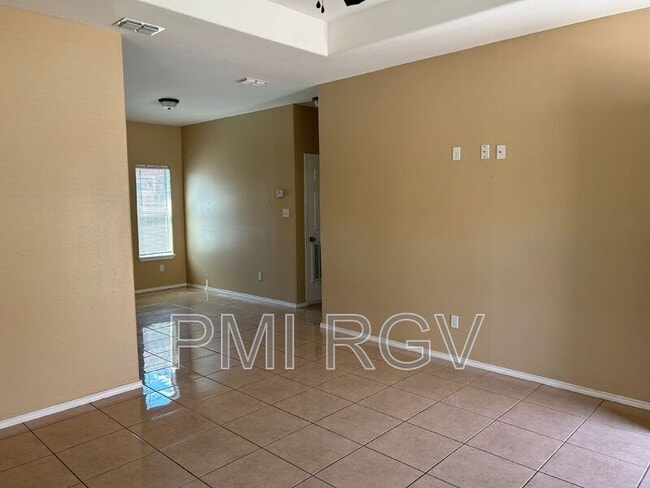 Photo - 2708 Primrose Ave Unit 2