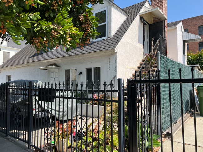 Upstairs unit for rent