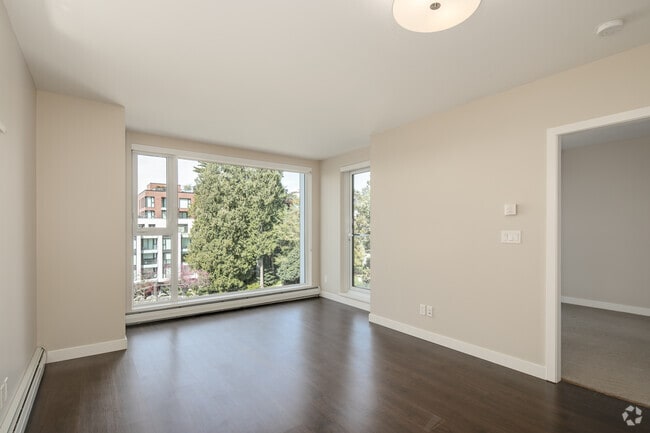 2BR, 2BA - 943SF