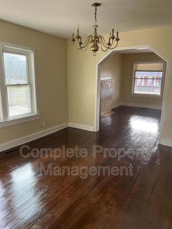 Building Photo - 2324 Treadwell Rd