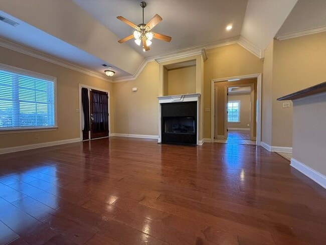 Photo - GORGEOUS HOME IN RUSTLING OAKS JUST MINUTES FROM MEMPHIS