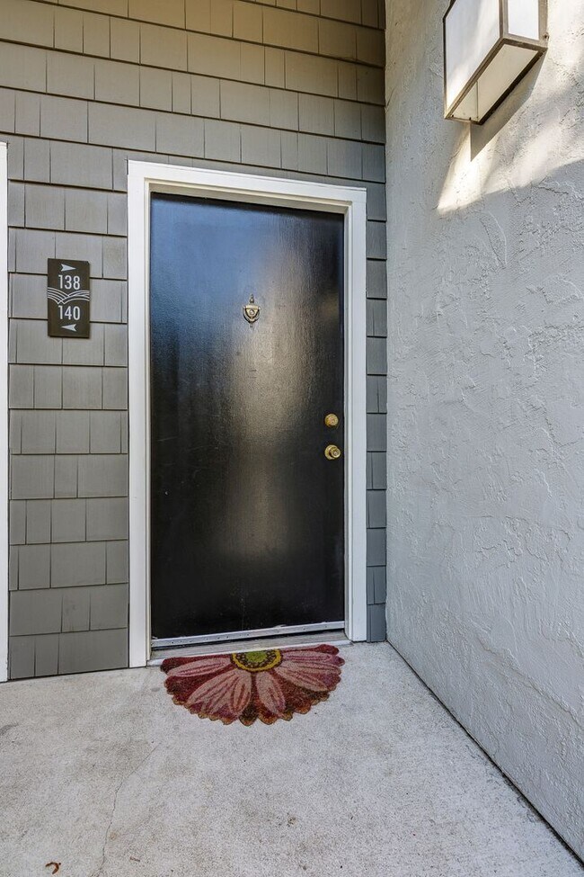Photo - Upstairs, 1 bedroom, Benicia Highlands on Cambridge Drive
