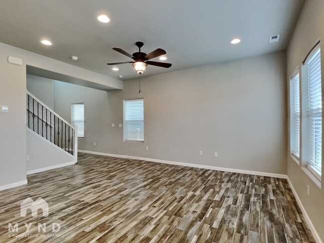 Photo - 4600 Gneiss Loop