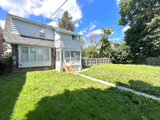Photo - 2047 Seward St