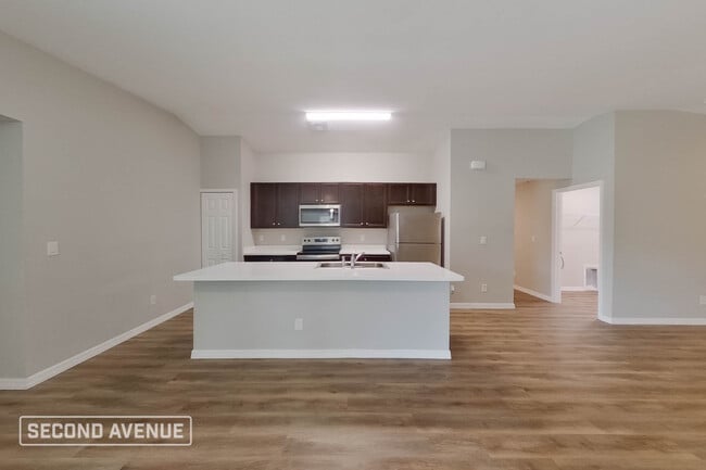 Photo - 14051 Canadian Ave