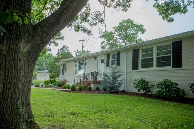 Building Photo - Beautiful East Nashville Renovated 3 Bed 1 Bath Home!