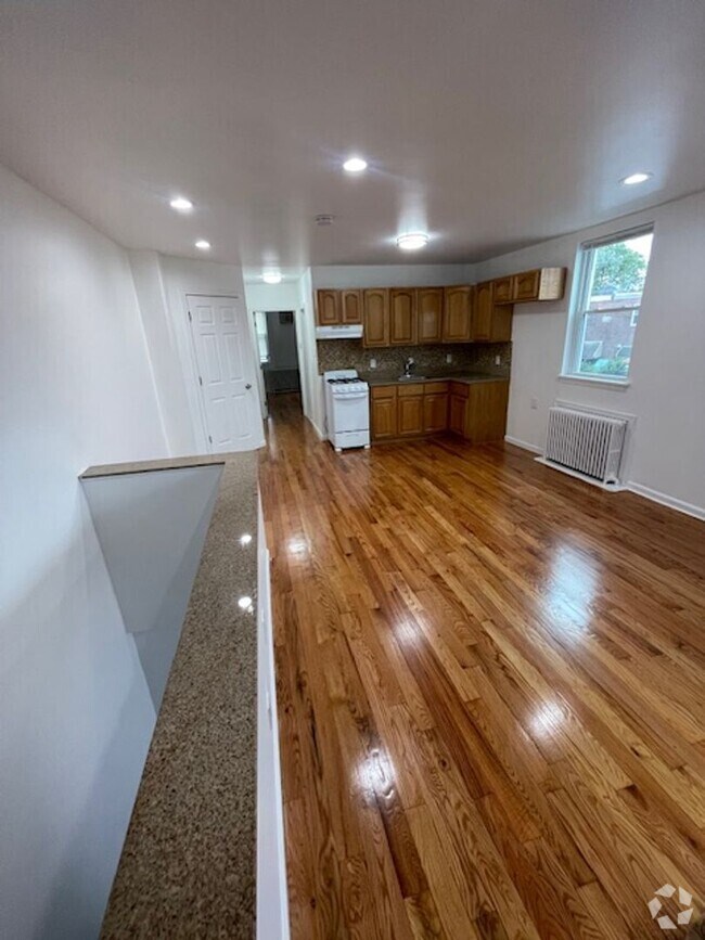 Building Photo - 2254 S Beechwood St Unit 2254 S Beechwood 2nd Fl Rental