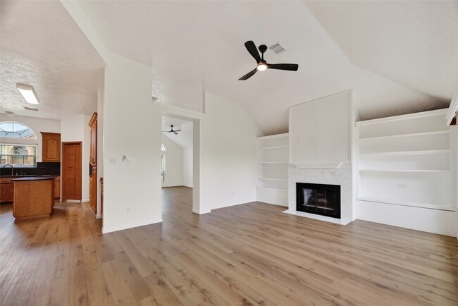 Building Photo - 7403 Oak Walk Dr