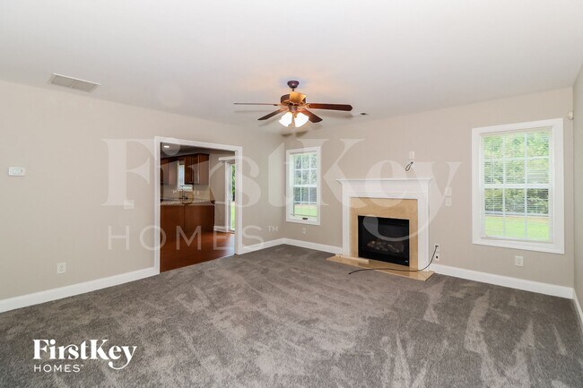 4033 Pond Edge Rd SW