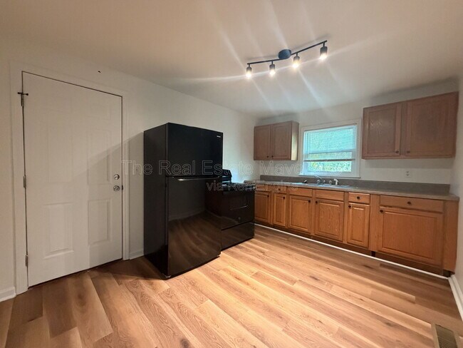 1080 E Elmwood Dr