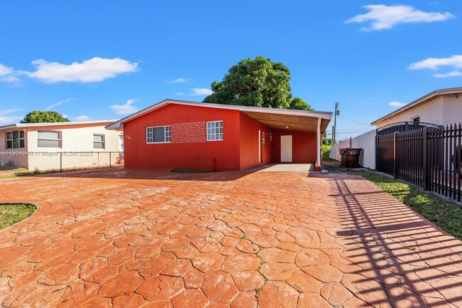 Photo - 150 E 12th St