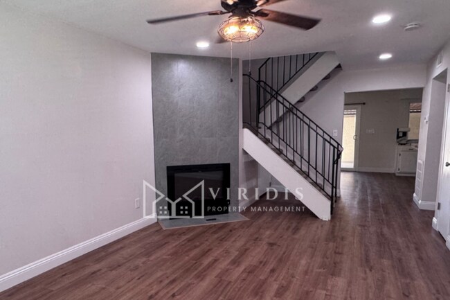 Photo - 930 Olive Dr