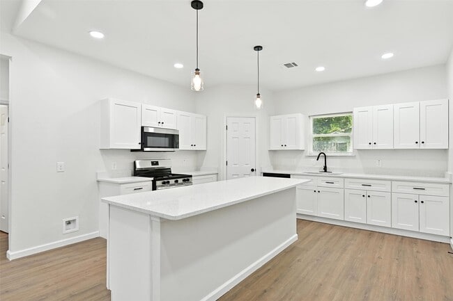 Photo - 6109 Woodrow St