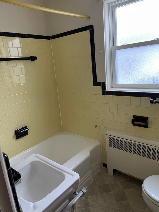 Photo - 3804 Brookfield Rd Apartments Unit 1