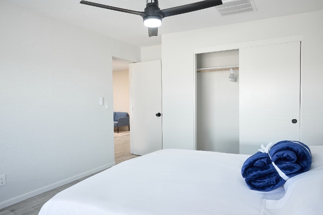 Photo - 1630 E 12th St