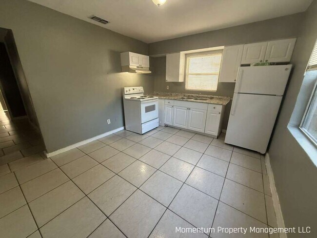 Photo - Cozy 2 bedroom/1 bathroom Single family home in the heart of Ybor! Apply for FREE This Holiday Se...