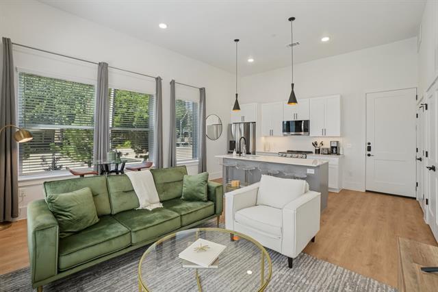 Photo - 6418 Maple Ave Unit 304