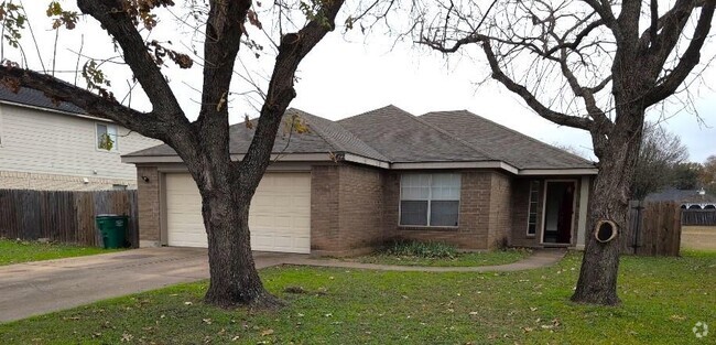 Building Photo - 2422 Sycamore Trail Rental