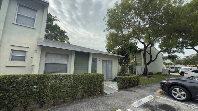 Building Photo - 873 Crystal Lake Dr Rental