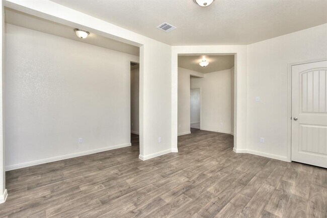 Photo - 6201 Kildare Dr House