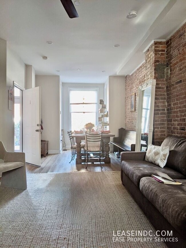 Photo - 1626 Monroe St NW Unidad #1