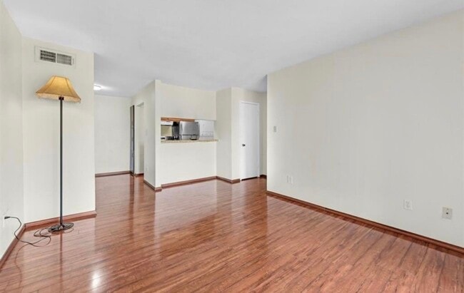 Building Photo - 6161 Reims Rd Unit 200